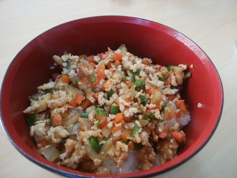 野菜たっぷり鶏そぼろ丼